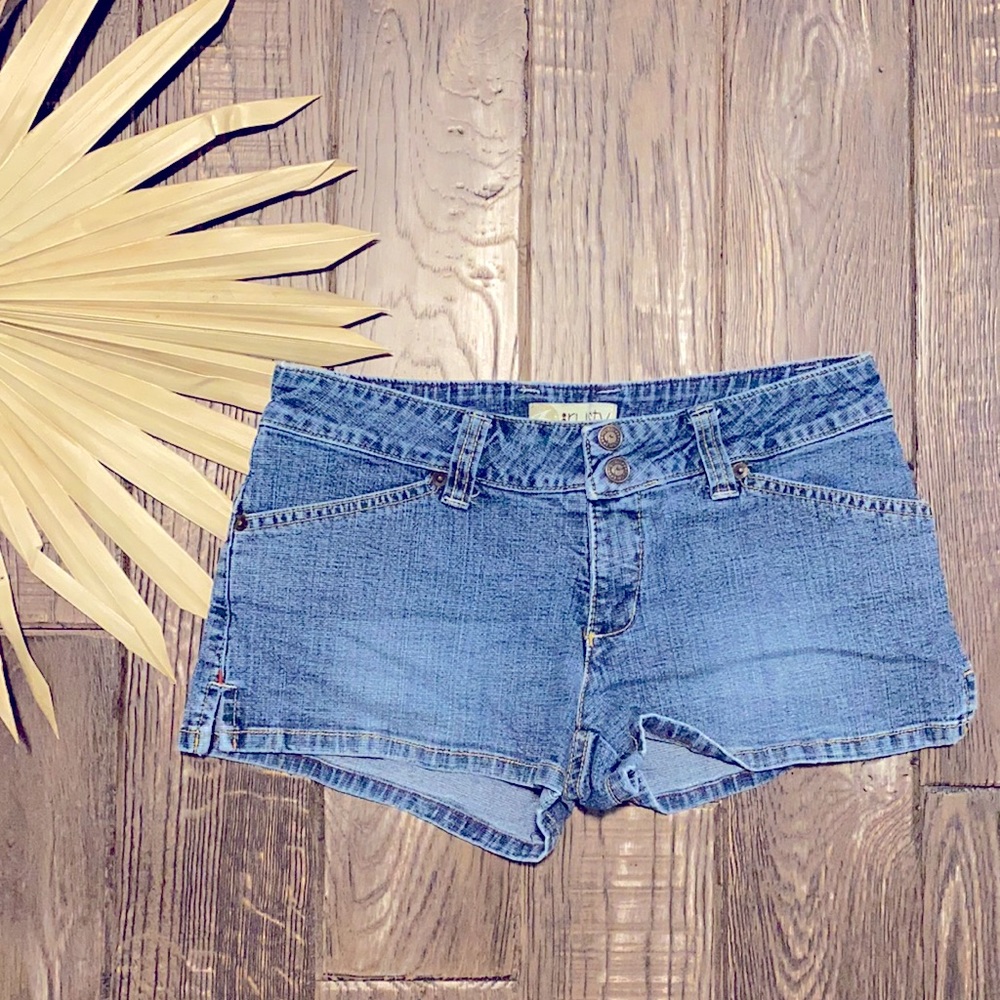 Vintage Rusty jean shorts low rise size 3